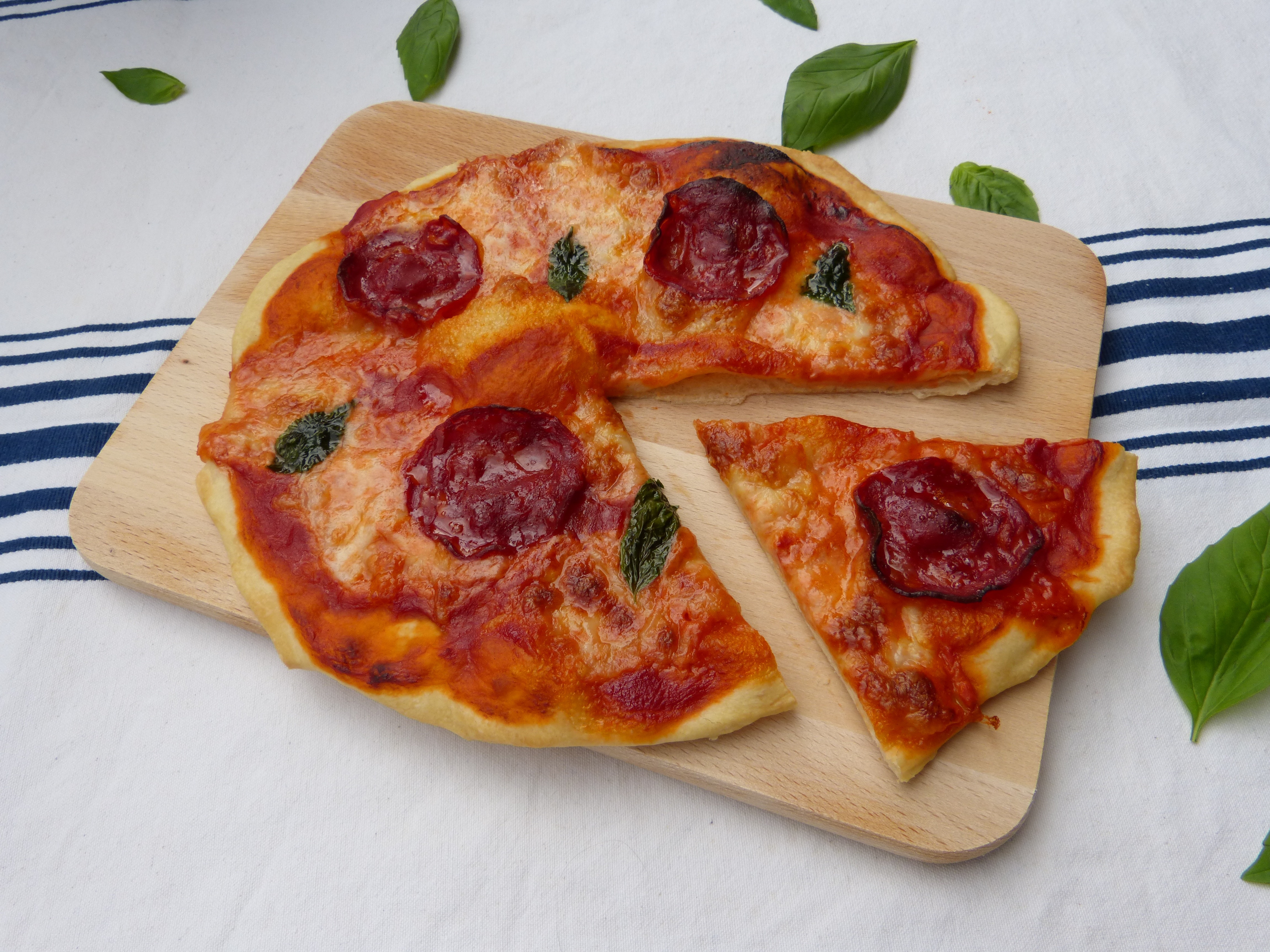 mozzarella_chorizo_pizza
