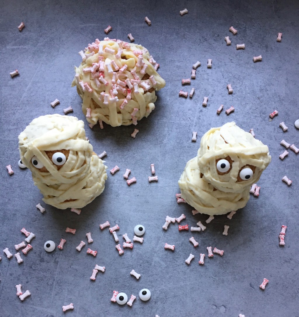 Choux Halloween momies aux deux&nbsp;chocolats