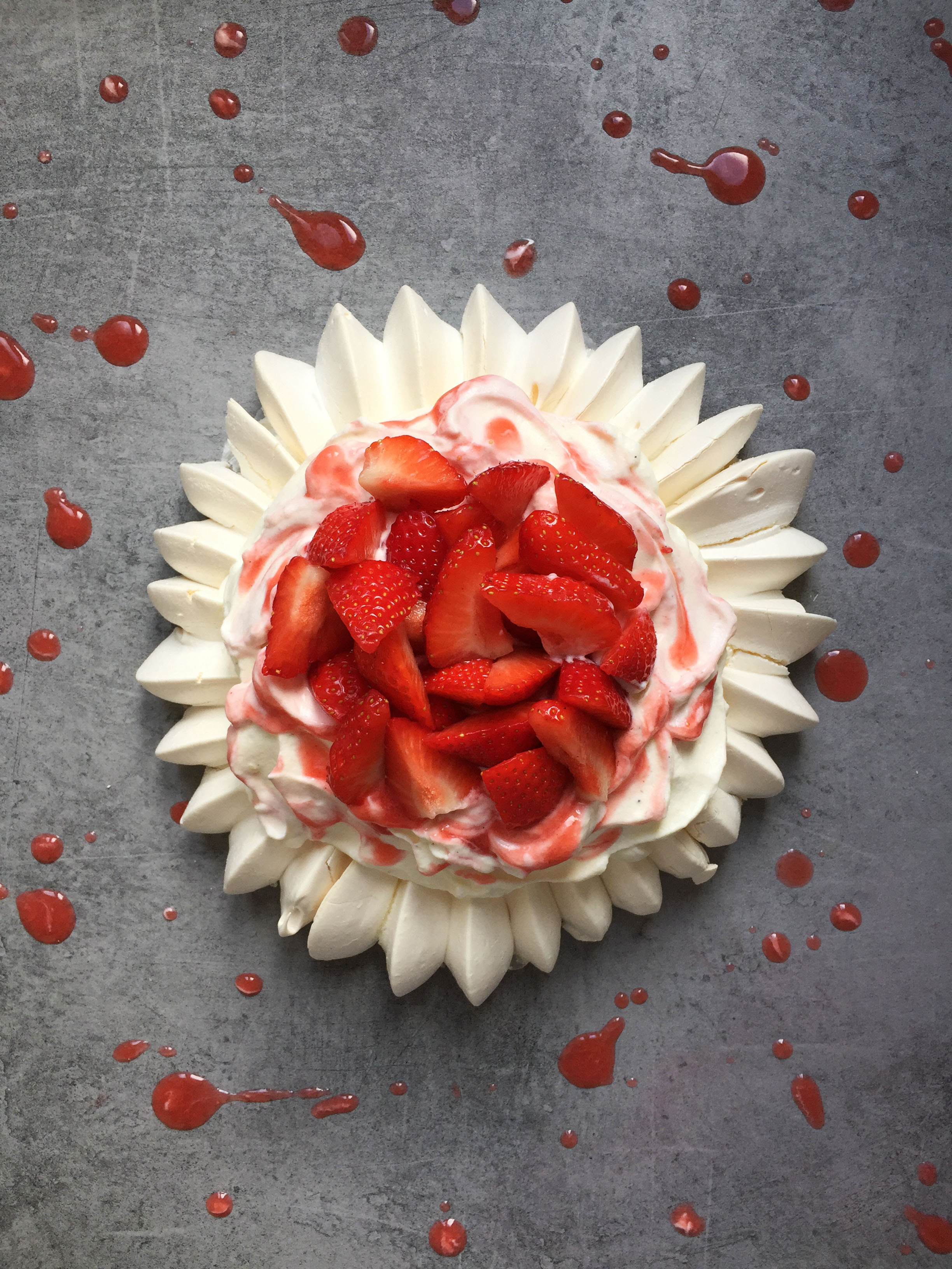 pavlova_aux_fraises_facon_saint_honoré