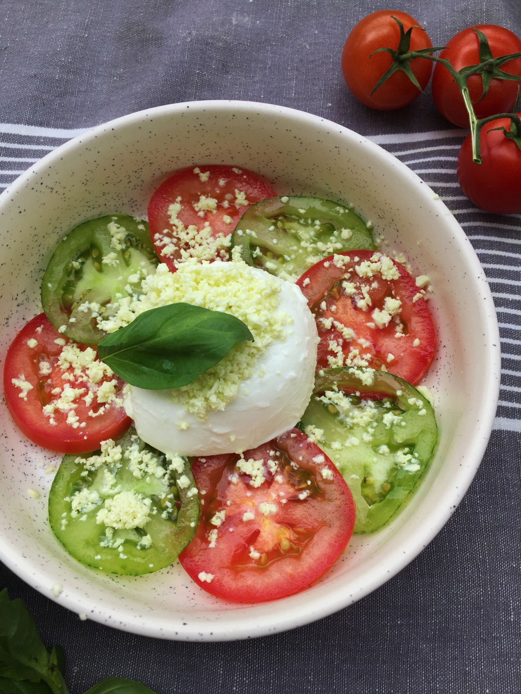 Tomates mozzarella et granité au&nbsp;basilic
