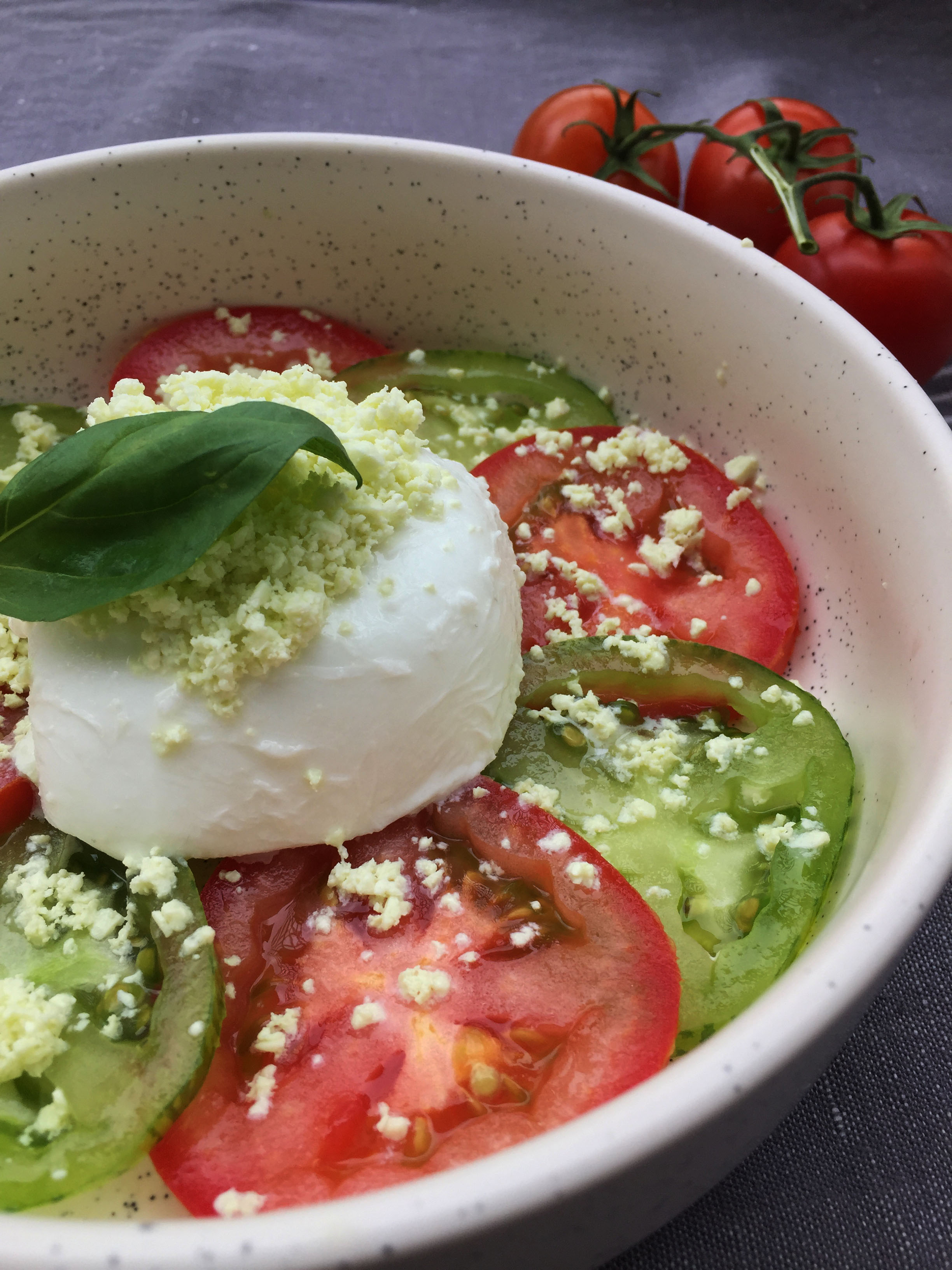 tomate_mozza_granite_basilic