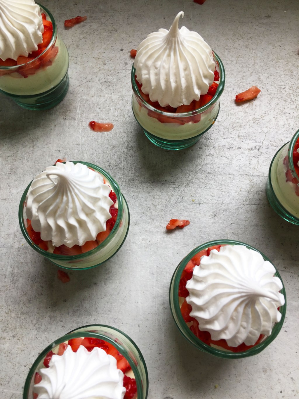 Verrines fraises, citron et&nbsp;meringues