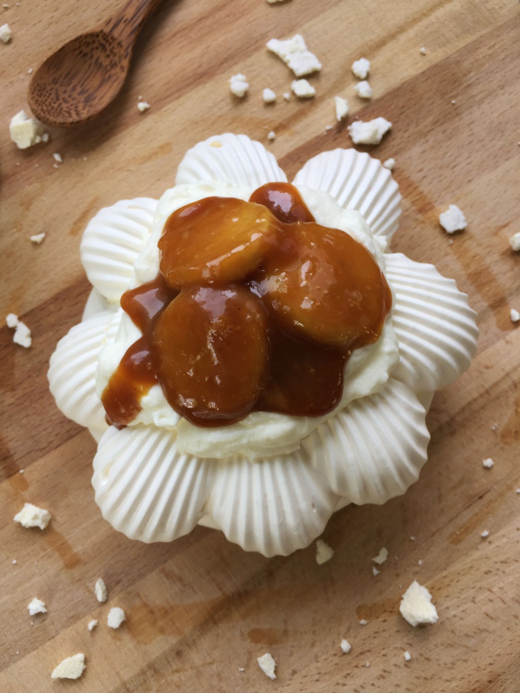 Pavlovas aux bananes et caramel beurre&nbsp;salé
