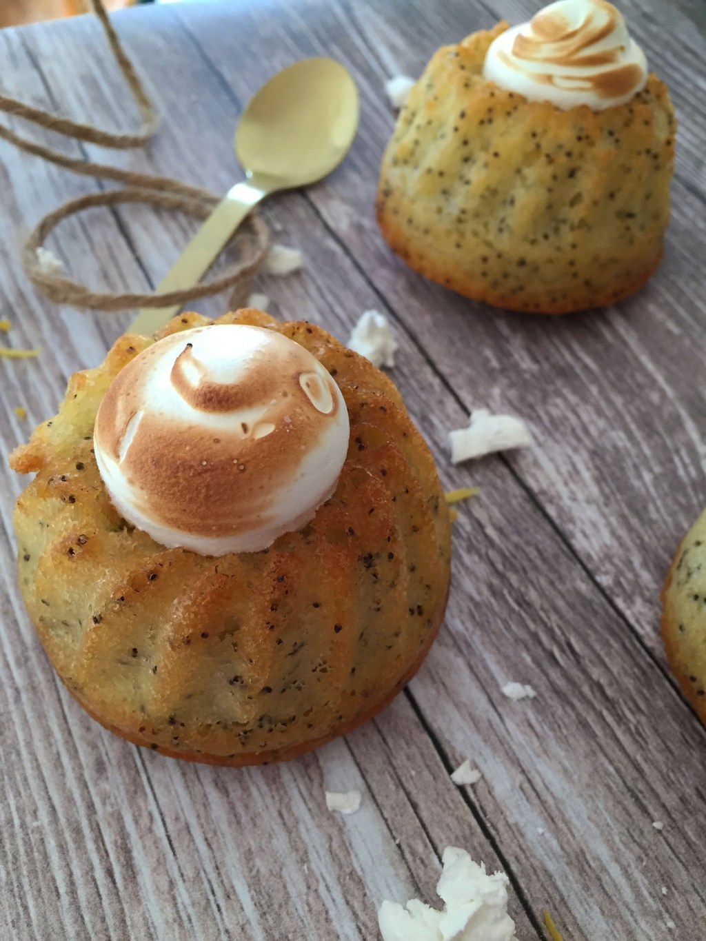 Bundt cakes au citron, pavot et&nbsp;meringue