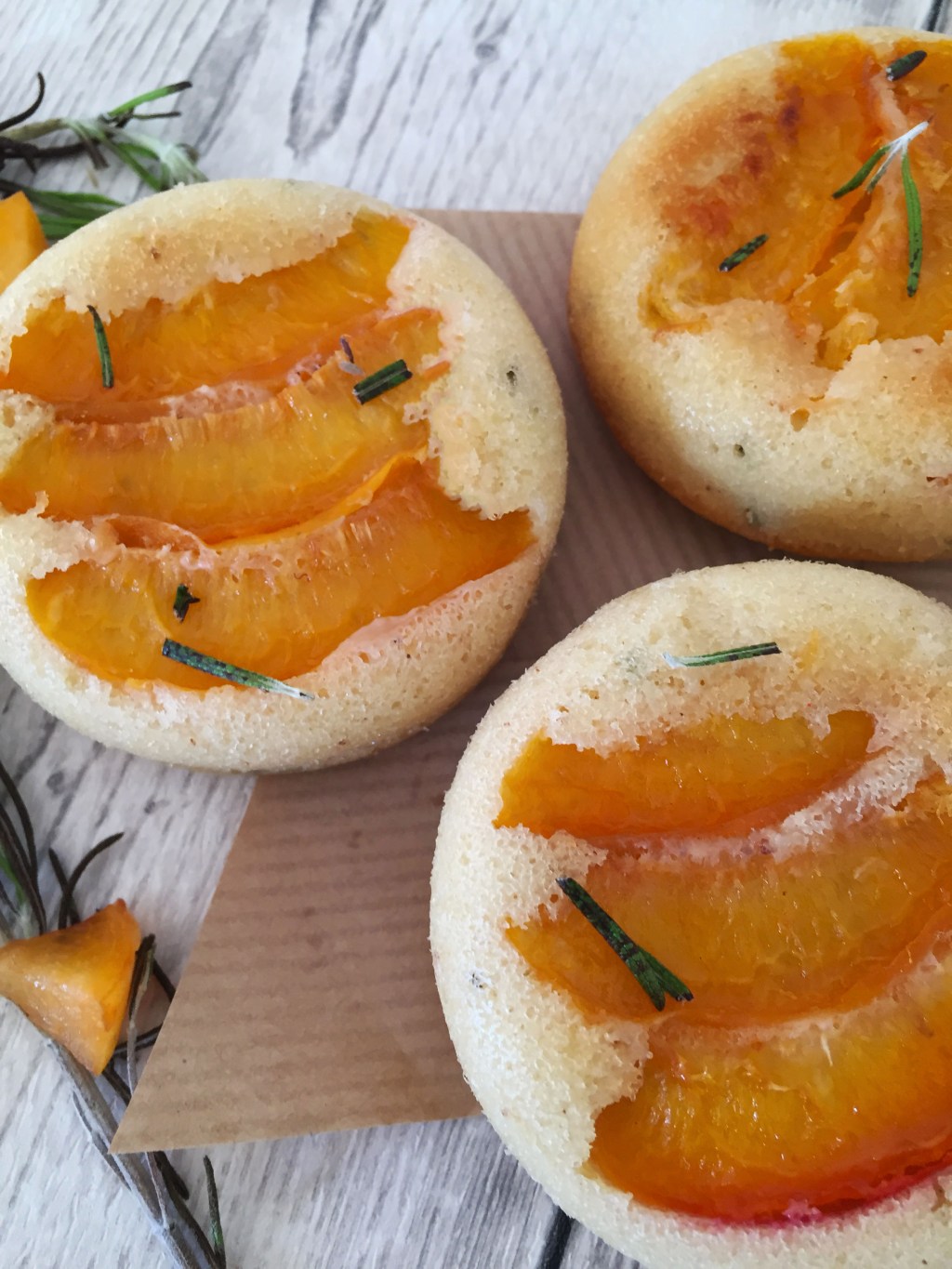 Financiers aux abricots et&nbsp;romarin