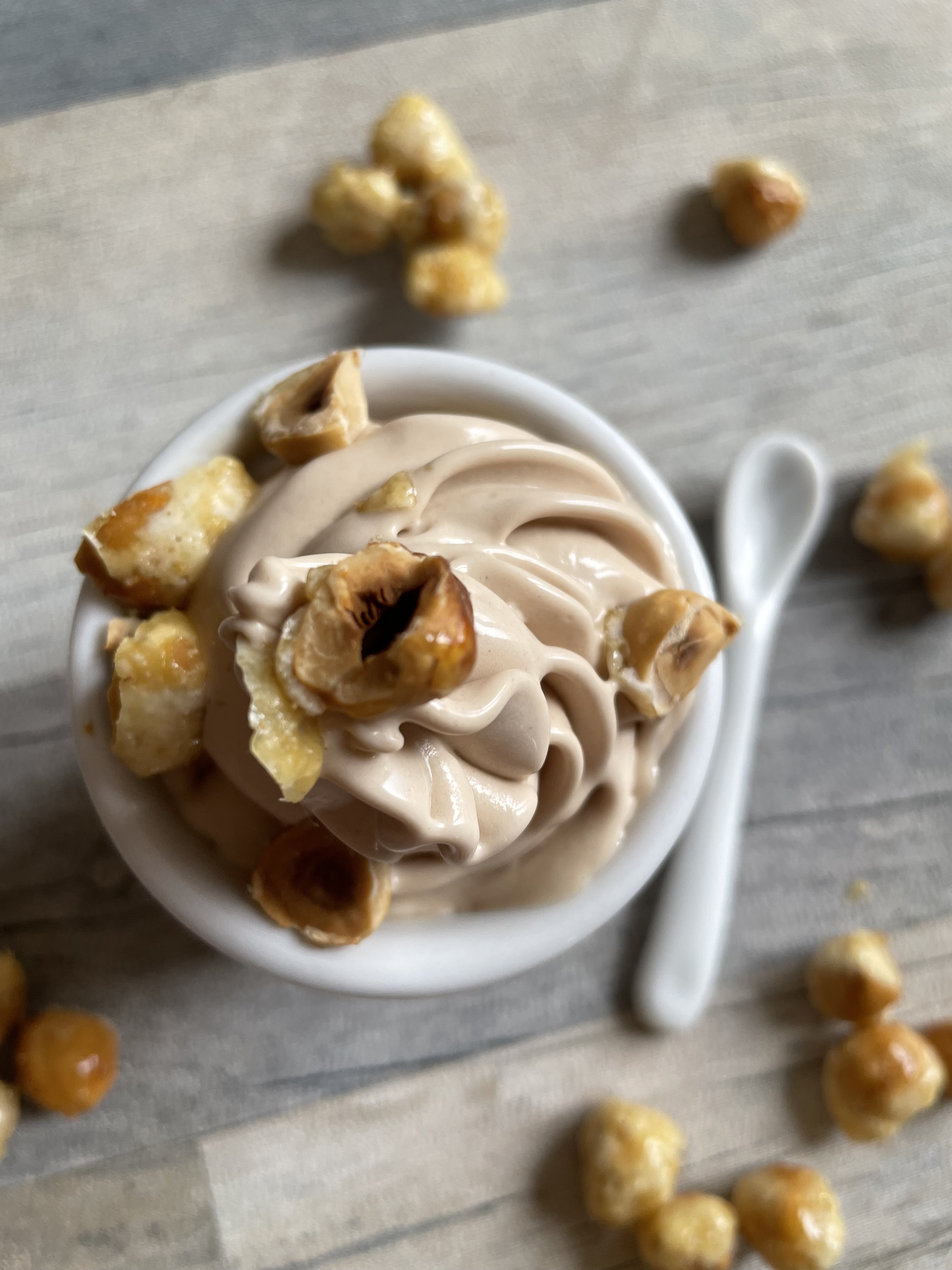 glace-au-gianduja-noisettes-chocolat-lait