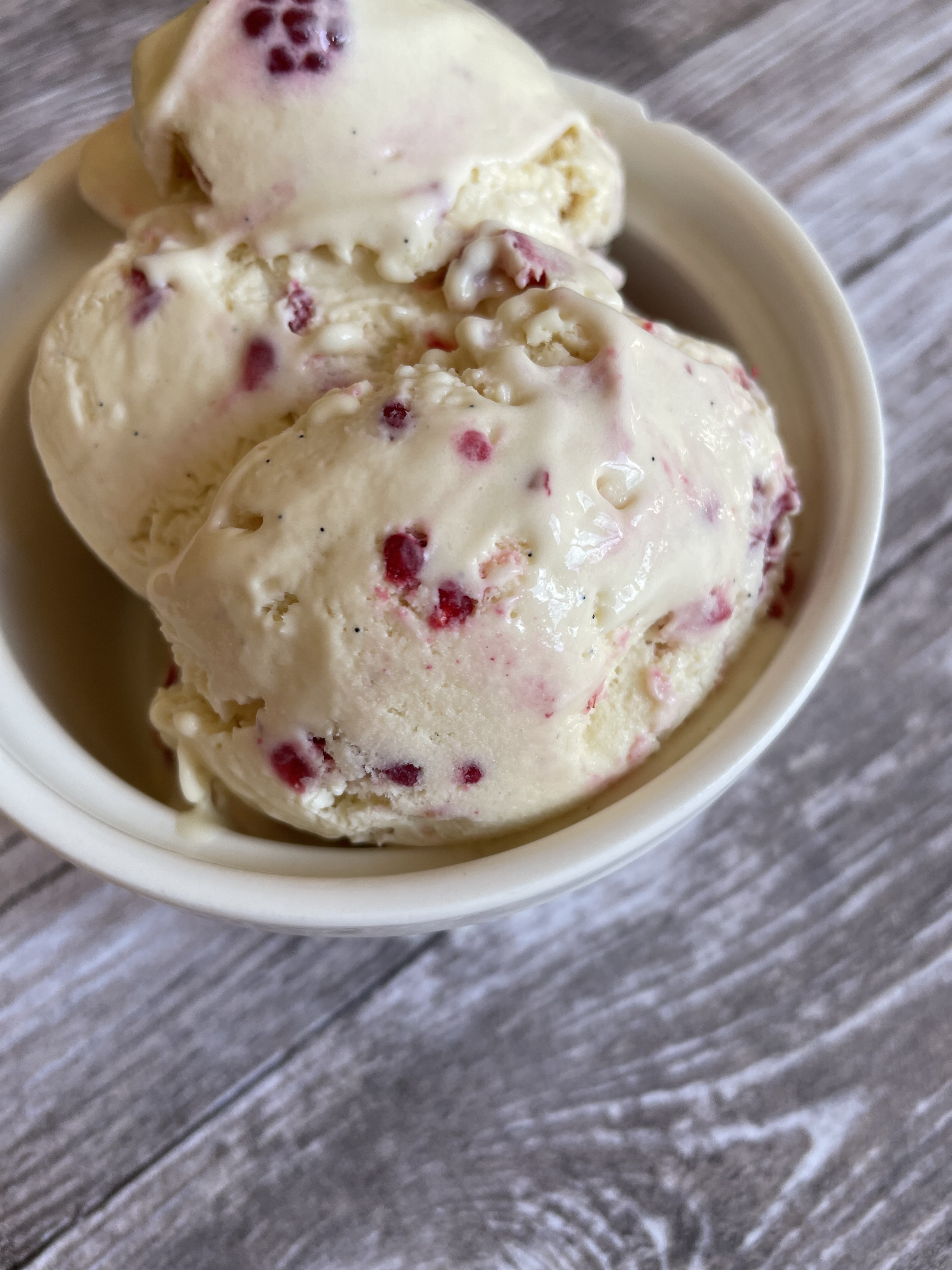 glace-framboises-et-vanille
