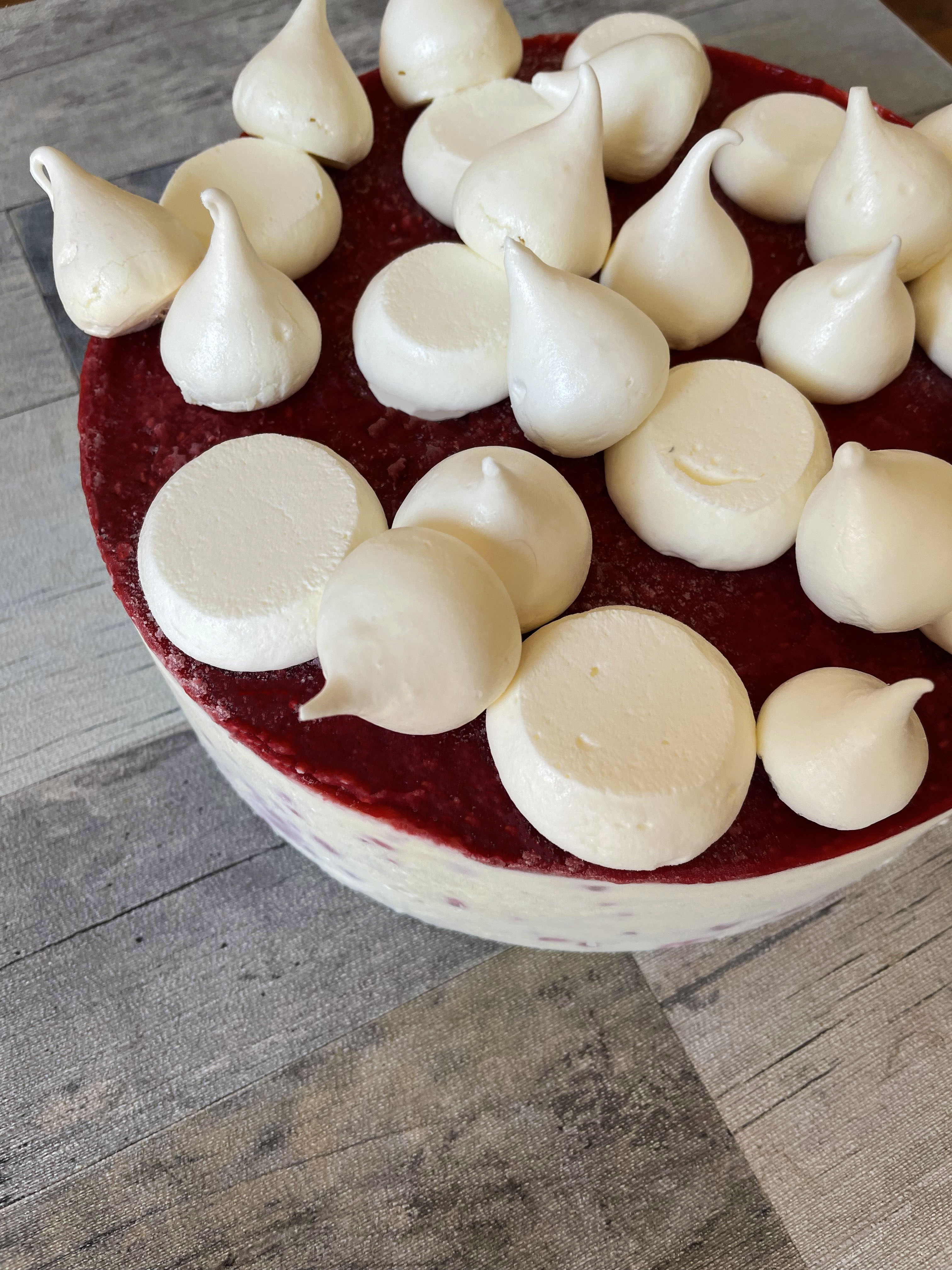 vacherin-à-la-glace-vanille-et-framboise
