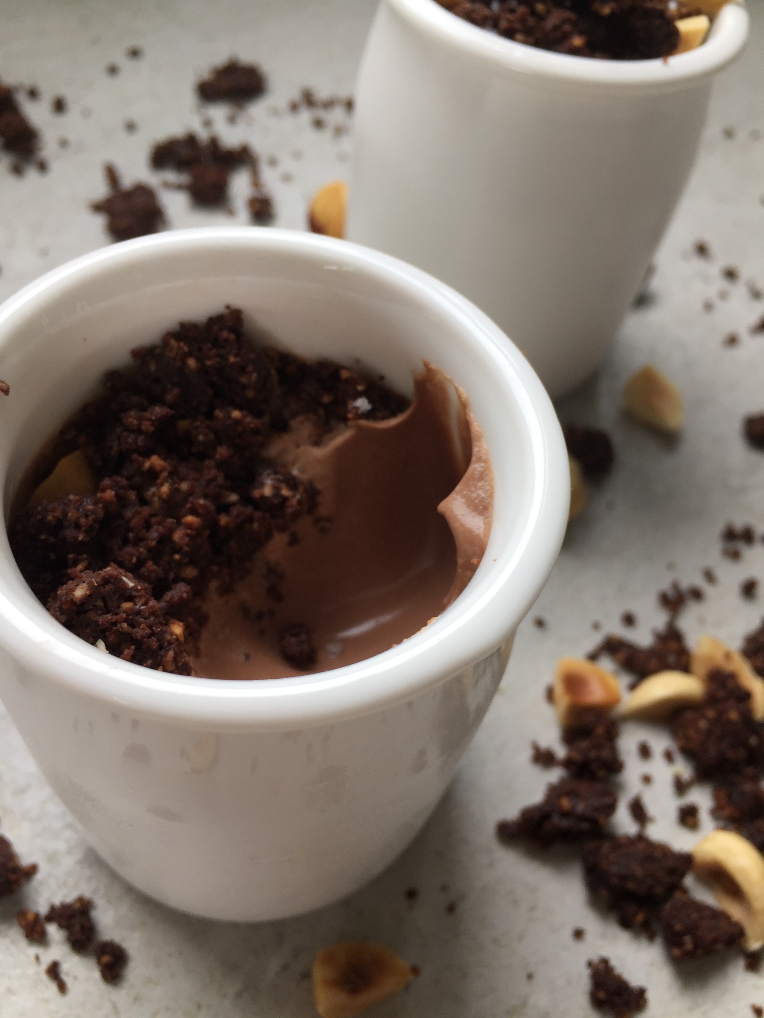 verrines-au-chocolat-et-crumble-cacao-noisettes