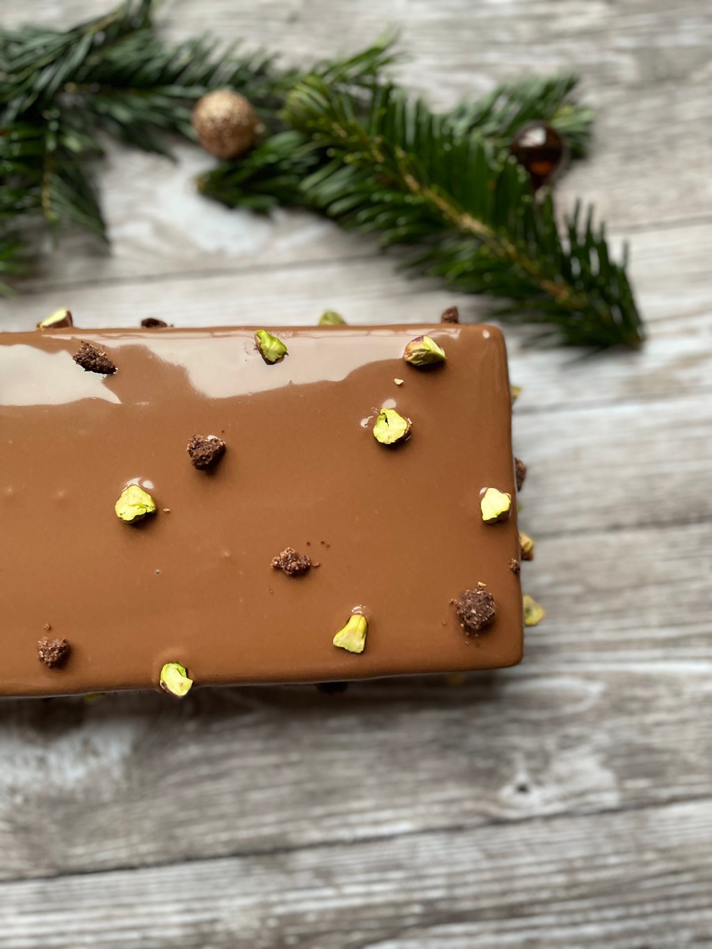 Bûche pistache, gianduja et&nbsp;chocolat
