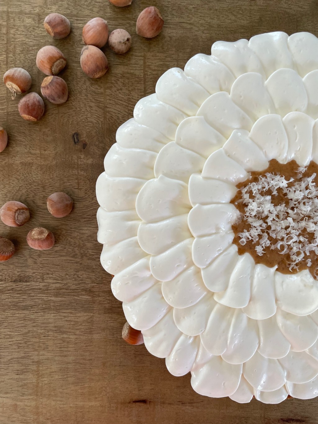 Tarte noisette, caramel et&nbsp;vanille